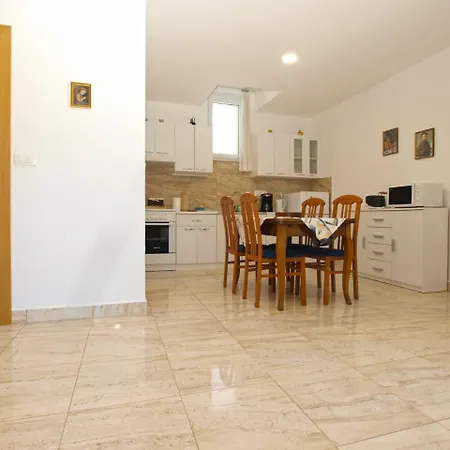 Mato 1763 Apartman *